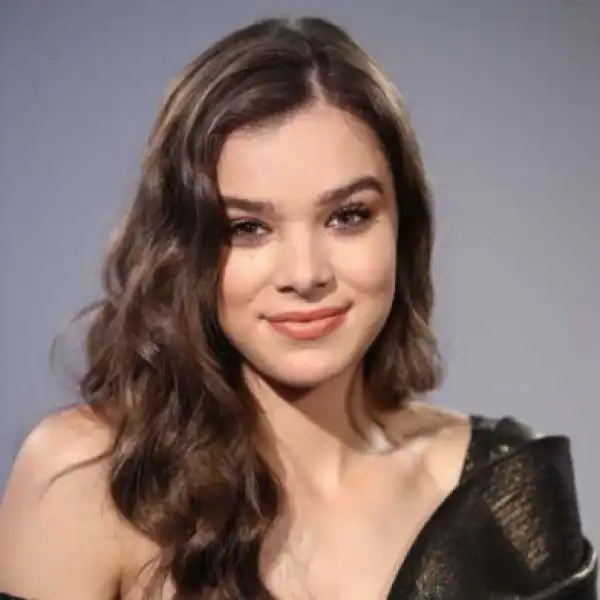 Hailee Steinfeld - Living